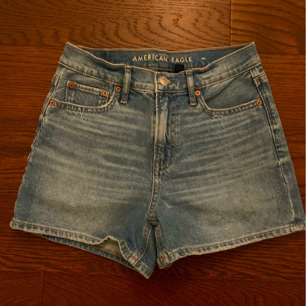 American Eagle relaxed shorts .